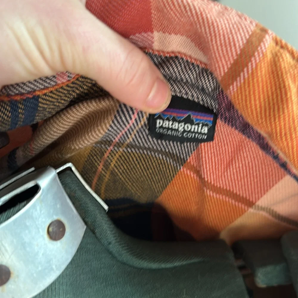 Women’s Patagonia flannel - Picture 3 of 4